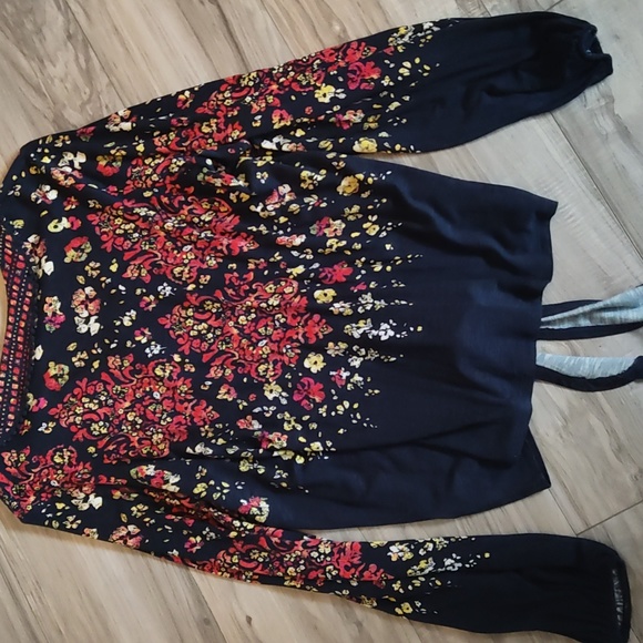 Long sleeve tie front top! - Picture 7 of 8